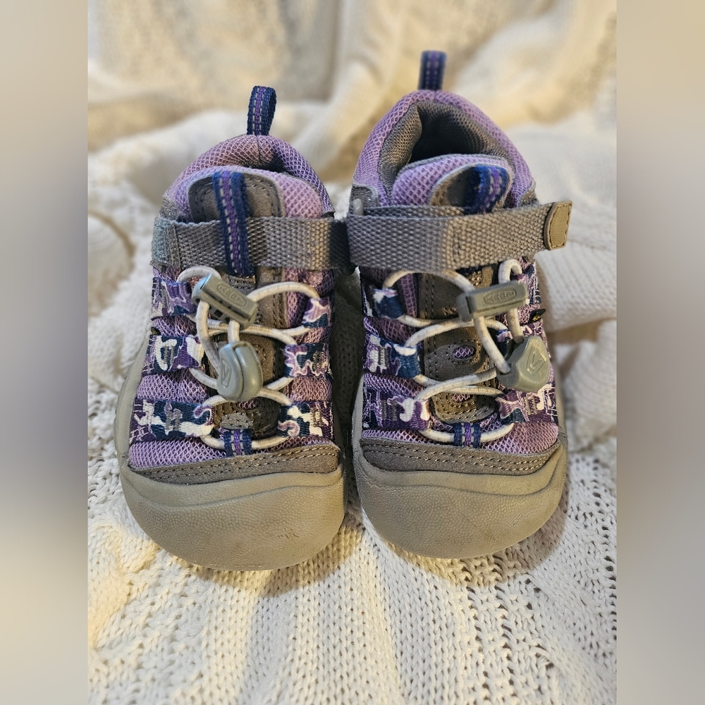 Keen girl's rugged shoes